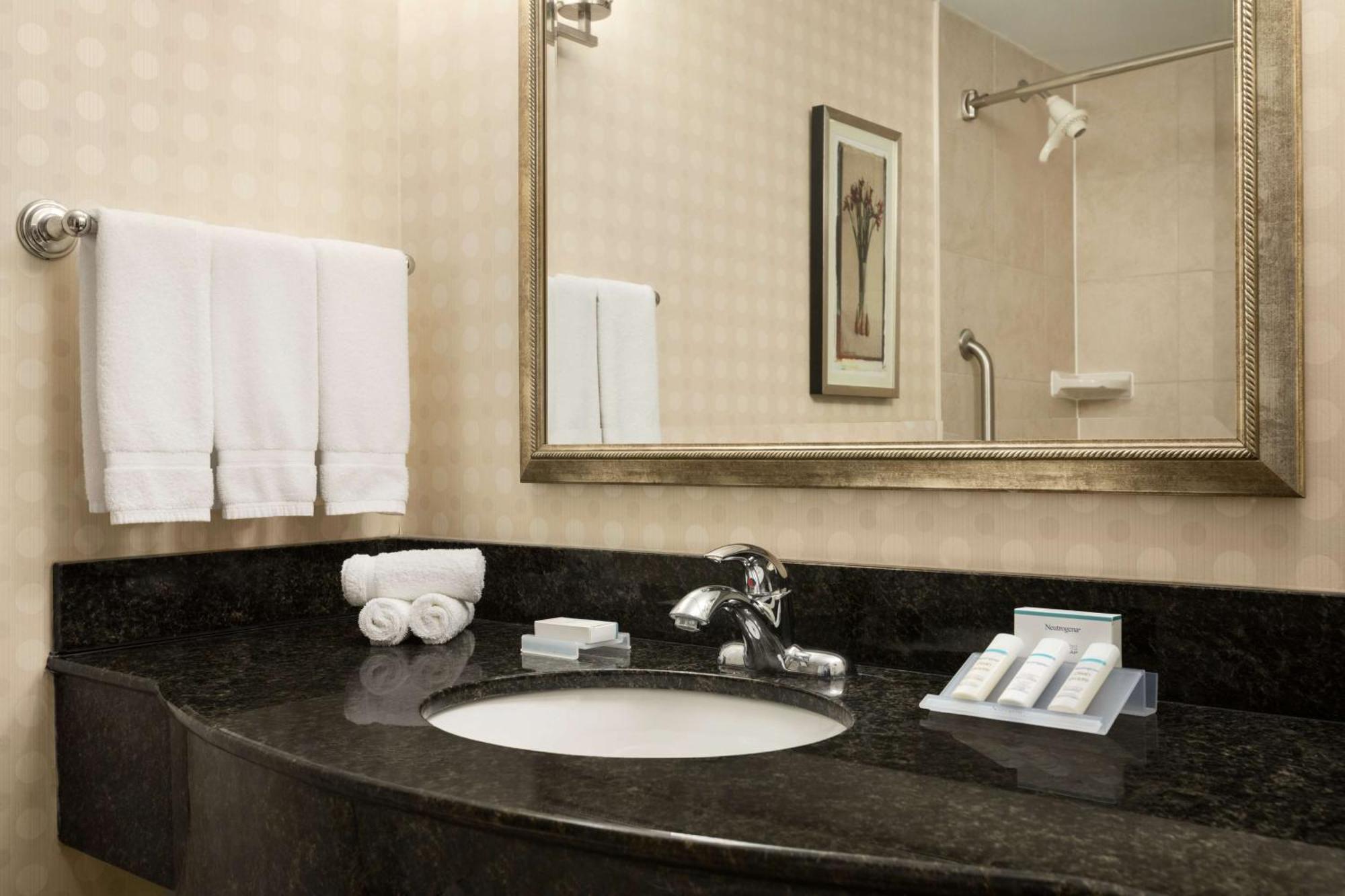 Hilton Garden Inn Toronto/Vaughan Exterior foto